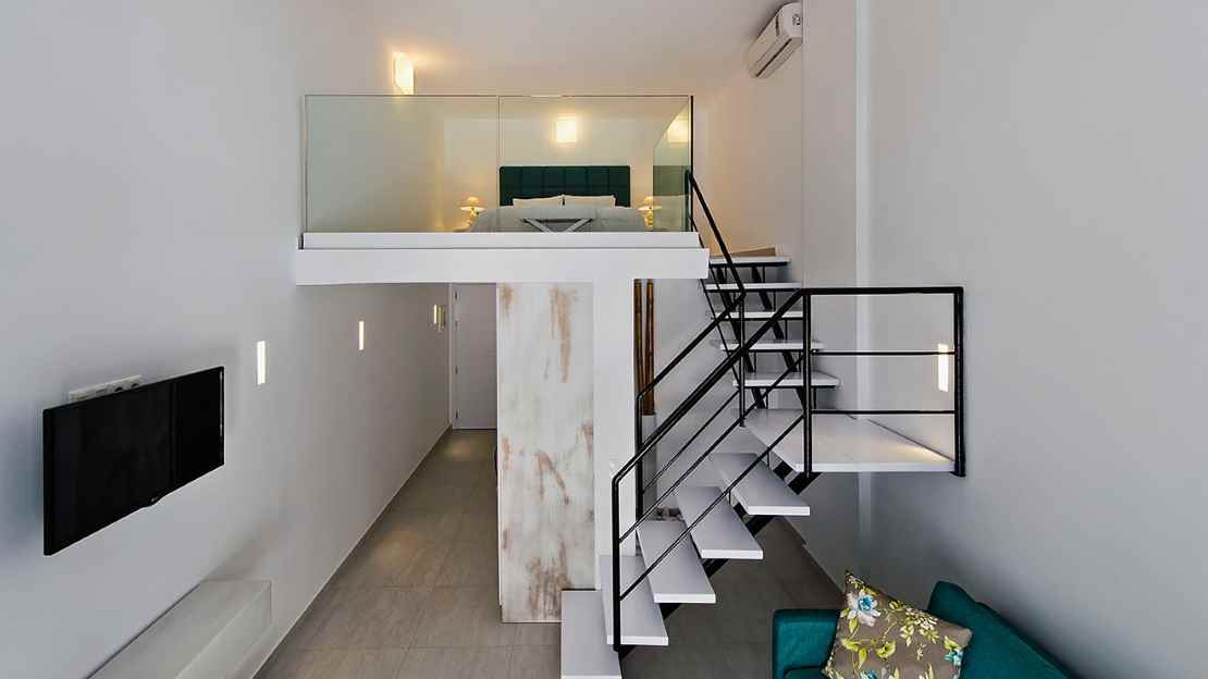  Senior Suite with Outdoor Jacuzzi 